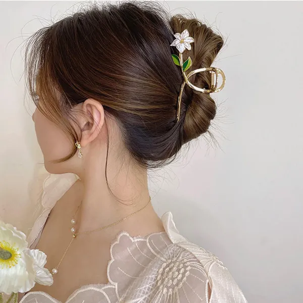 White_Metal_Flower_Clutcher_for_Women_Lightweight_&_Strong_Korean_Claw_Clip_with_Smooth_Edges_Gift_for_Girls