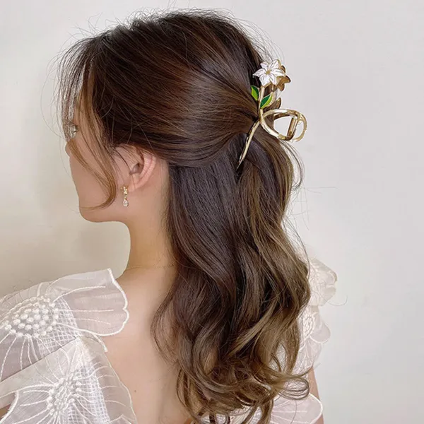 White_Metal_Flower_Clutcher_for_Women_Lightweight_&_Strong_Korean_Claw_Clip_with_Smooth_Edges_Gift_for_Girls