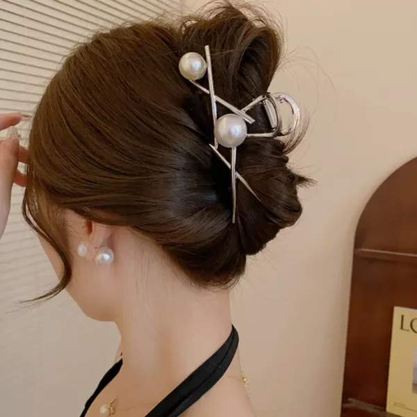 Pack_of_1_Pcs_Silver_Cross_Design_Metal_Claw_Clip_for_Girls_and_Women_|_Stylish_and_Trendy_Design