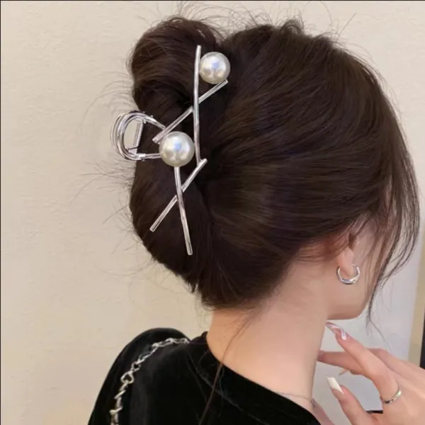 Pack_of_1_Pcs_Silver_Cross_Design_Metal_Claw_Clip_for_Girls_and_Women_|_Stylish_and_Trendy_Design