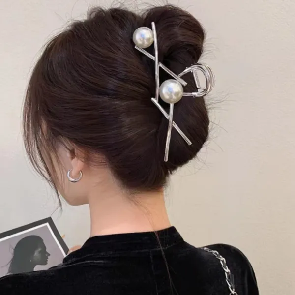 Pack_of_1_Pcs_Silver_Cross_Design_Metal_Claw_Clip_for_Girls_and_Women_|_Stylish_and_Trendy_Design