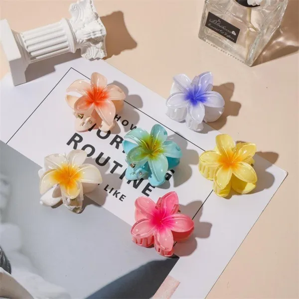 Pack_of_4_Pcs_Medium_Floral_Claw_Hair_Clips_for_Women_&_Girls_-_Trendy_Hair_Clutchers_for_Girls(Random_Colours)