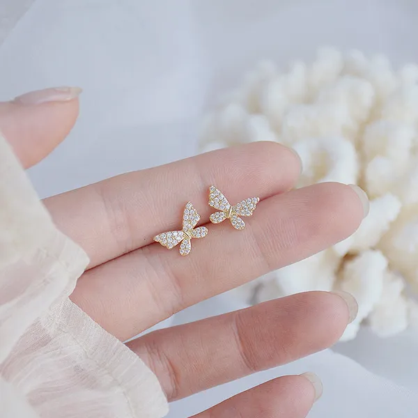Creatitude_Gold_Butterfly_Pearl_Chain_Ear_Cuff_&_Stud_Earrings_Combo_–_Elegant_Korean_Style