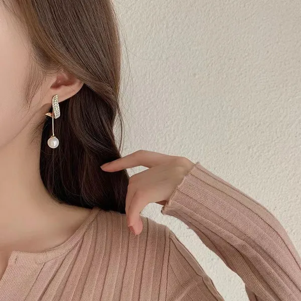 Gold_Crystal_Pearl_Drop_Earrings_|_Elegant_Statement_Design_For_Women