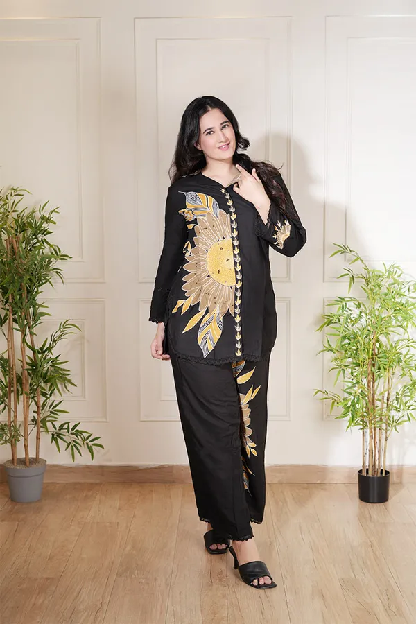 Black_Sunflower_Printed_Co-Ord_Set_-_Premium_Two-Piece_Outfit_For_Women