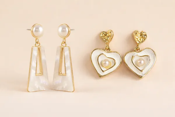 White_Heart_Pearl_Earring