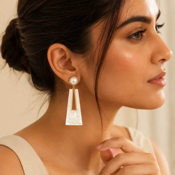 Asymmetrical_Pearl_Drop_Earrings