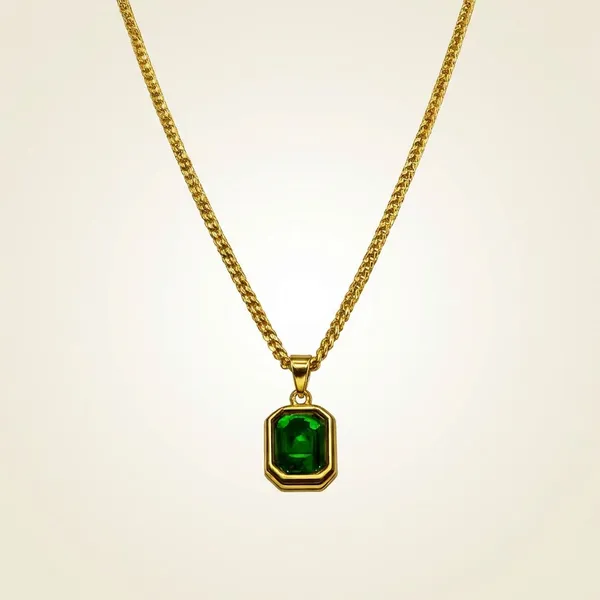 The_Emerald_Frame_Necklace