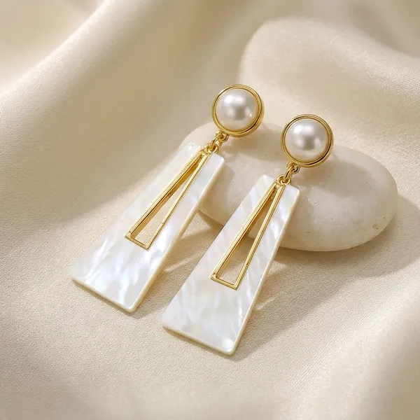 Asymmetrical_Pearl_Drop_Earrings
