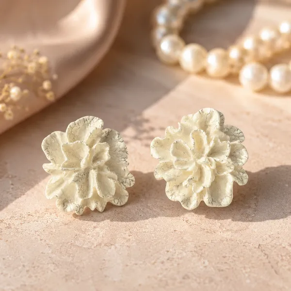 White_Flower_Stud_Earrings