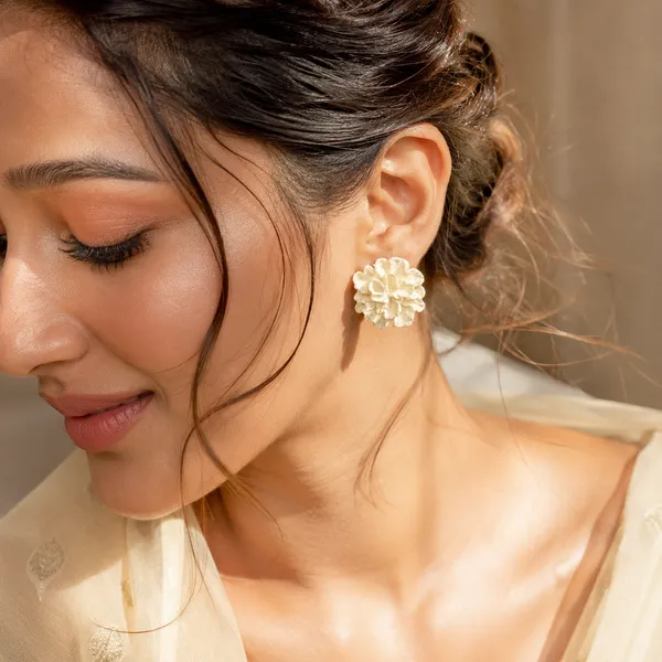 White_Flower_Stud_Earrings