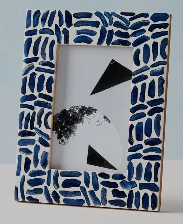 Decorative_Photo_Frame_Blue_And_White_Mosaic_Pattern_4X6_Inches_Table_Top_Display