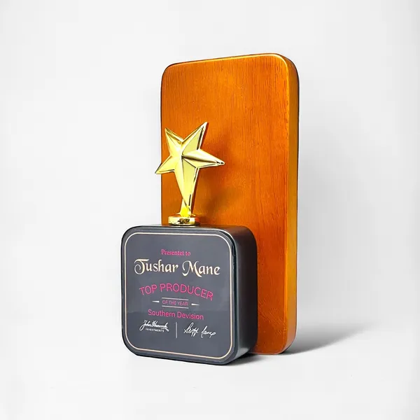 Classic_Oak_Plank_With_Golden_Star_Accent
