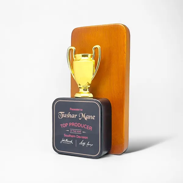 Heritage_Wood_Column_With_Golden_Cup_Finial