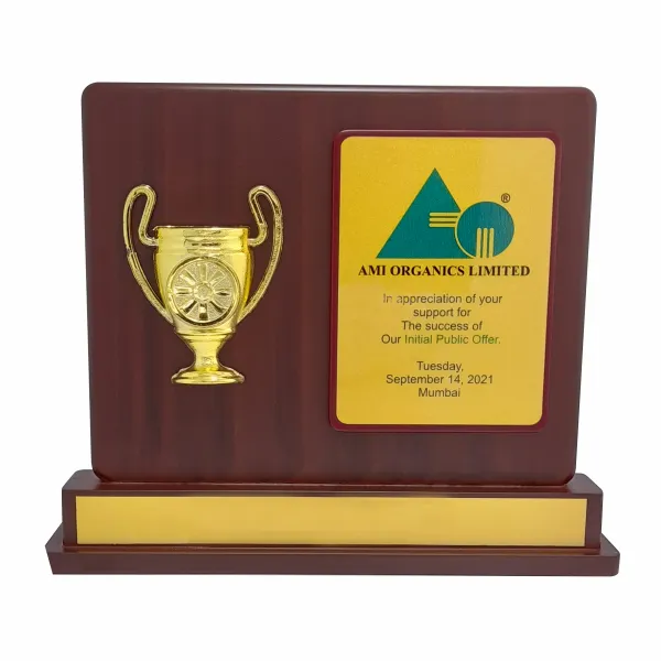 Mahogany_Landmark_Plaque_With_Golden_Trophy_Inset