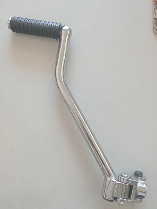 MAHINDRA_CENTURO_Kick_Lever