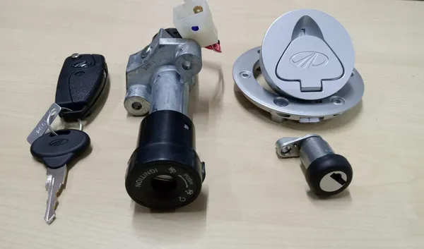 MAHINDRA_CENTURO_Lock_Set_WITHOUT_SENSOR_(NORMAL)