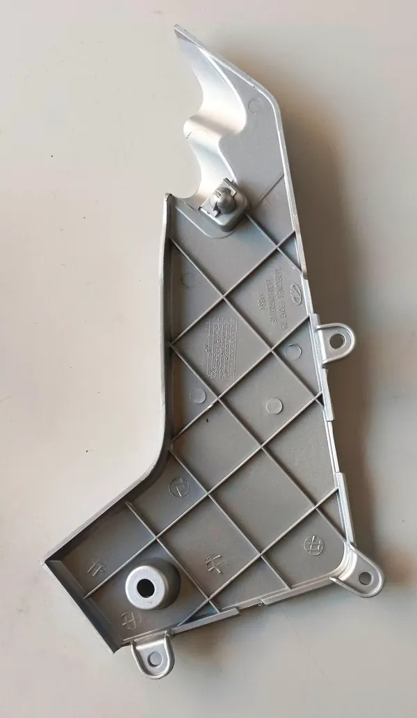 MAHINDRA_CENTURO_Side_Cover_Silver_Rh_For_2_Wheeler