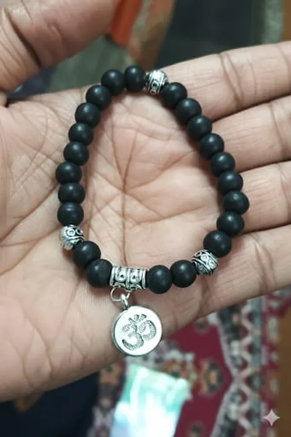 Black_Karungali_Om_Pendent_Locket_Stretchable_Bracelet_For_Men_And_Women