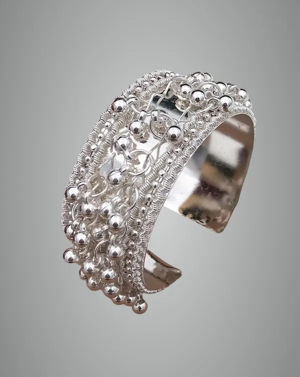 Silver_Alloy_Western_Bracelet_For_Women