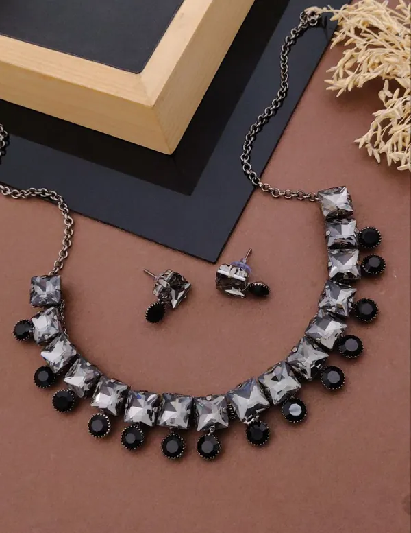 Black_Teardrop_Necklace_And_Earring_Set._For_Women