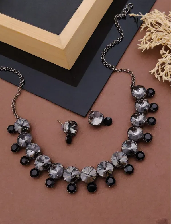 Black_Teardrop_Necklace_And_Earring_Set._For_Women