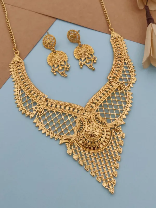 Gold_Maharashtrian_Traditional_Thushi_Choker_For_Women