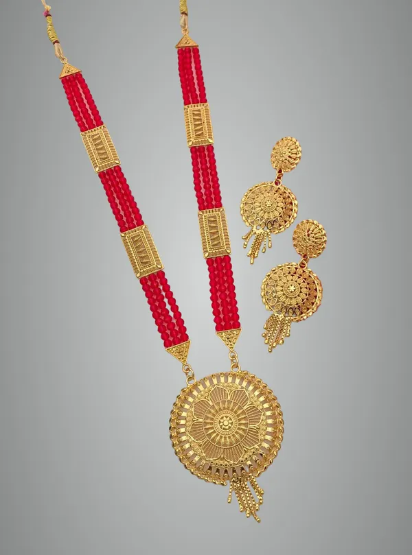 Red_Pahadi_Traditional_Red_Beaded_Necklace_With_Golden_Pendant_For_Women