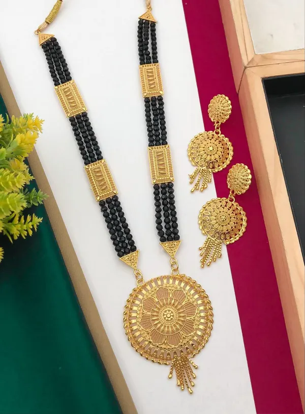 Black_Pahadi_Traditional_Black_Beaded_Necklace_With_Golden_Pendant_For_Women
