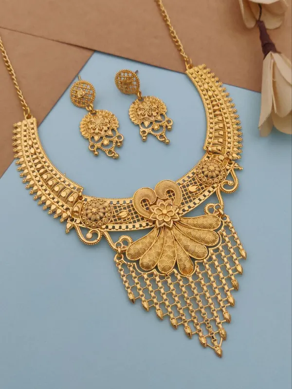 Gold_Maharashtrian_Traditional_Thushi_Choker_For_Women
