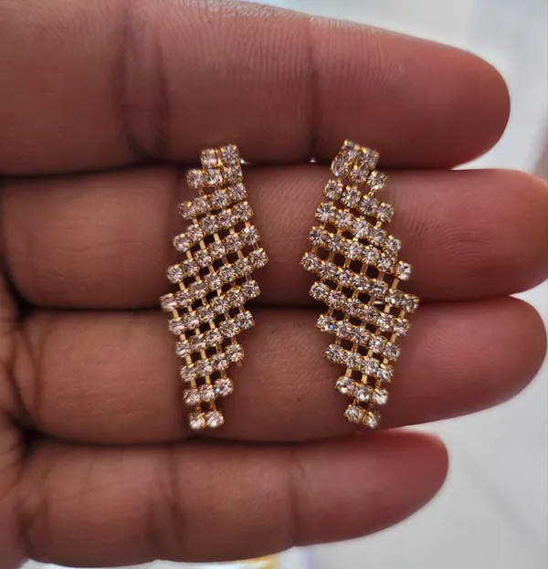 Gold_Plated_Single_Line_Big_Diamond_Choker_With_Earrings_For_Women