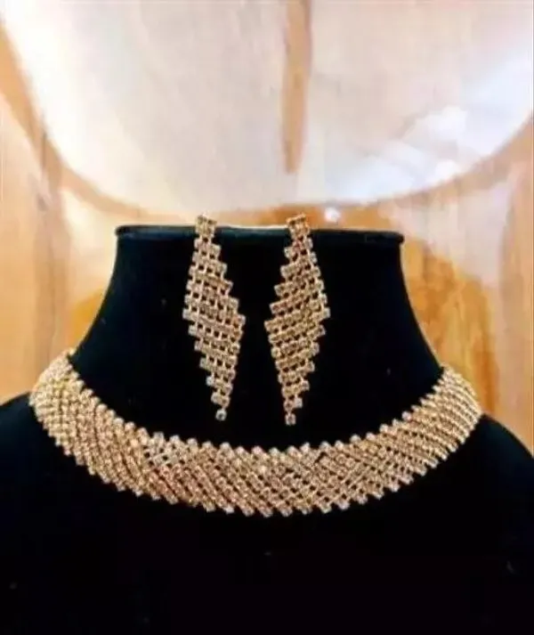 Gold_Plated_Single_Line_Big_Diamond_Choker_With_Earrings_For_Women