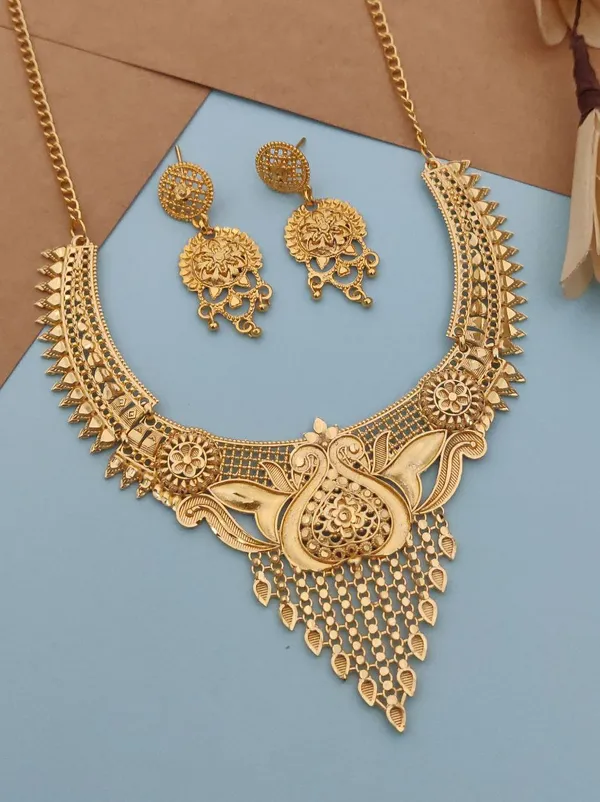 Gold_Maharashtrian_Traditional_Thushi_Choker_For_Women
