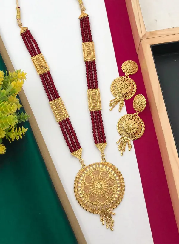 Deep_Red_Pahadi_Traditional_Deep_Red_Beaded_Necklace_With_Golden_Pendant_For_Women