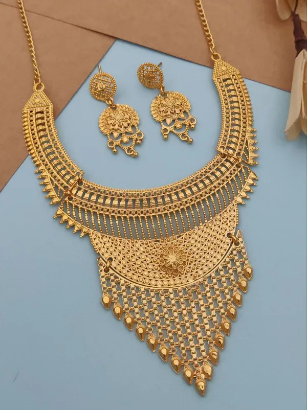 Gold_Maharashtrian_Traditional_Thushi_Choker_For_Women