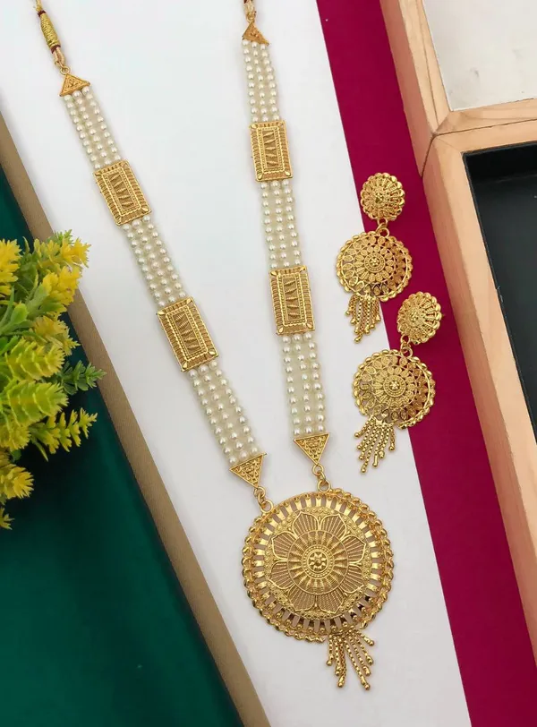 White_Pahadi_Traditional_Black_Beaded_Necklace_With_Golden_Pendant_For_Women