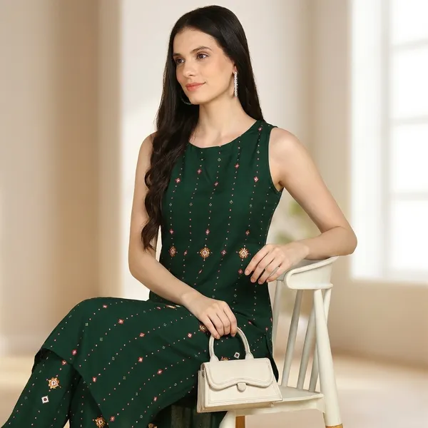 Green_Striped_Sleeveless_Rayon_Kurta_Pant_For_Women