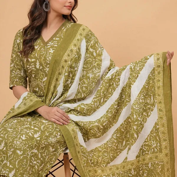 Green_Casual_Wear_Women_Cotton_Kurta_Pant_Set_With_Dupatta