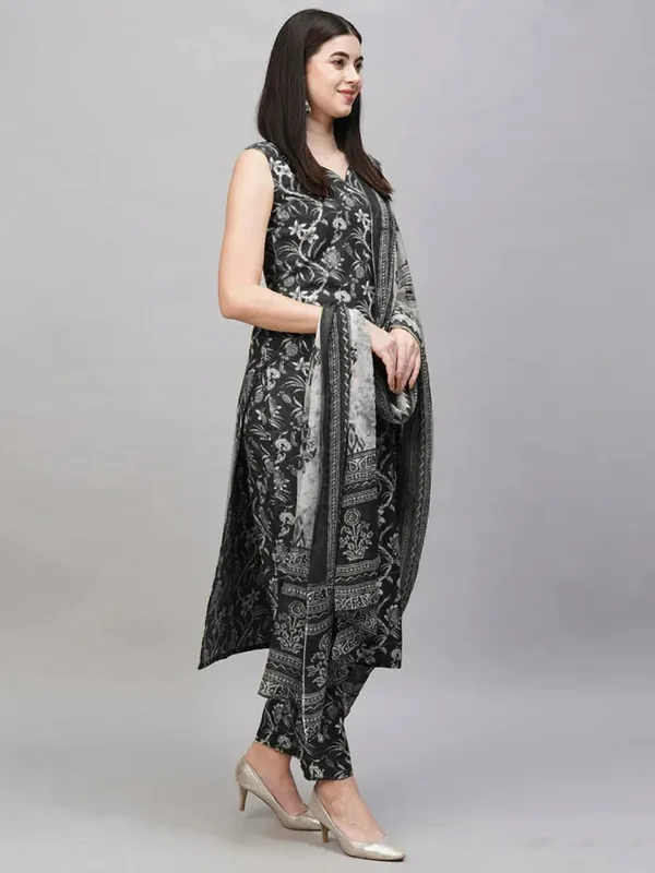 Cotton_Kurta_And_Pant_Set_With_Dupatta_For_Women