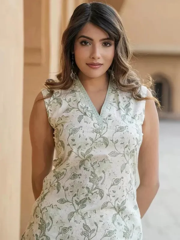 Floral_Print_Kurta_Trouser_And_Dupatta_Set_For_Women