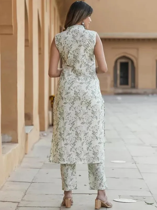 Floral_Print_Kurta_Trouser_And_Dupatta_Set_For_Women