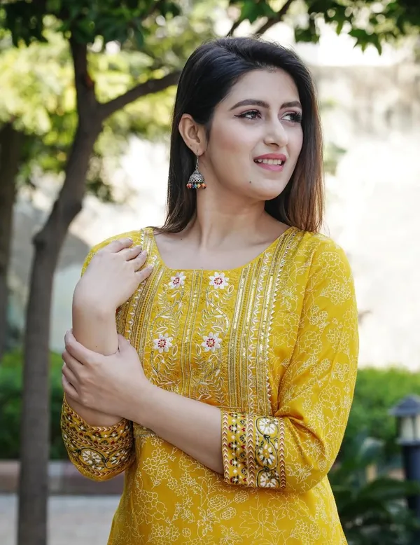 Women_Embroidered_Kurta_Trouser_Dupatta_Set