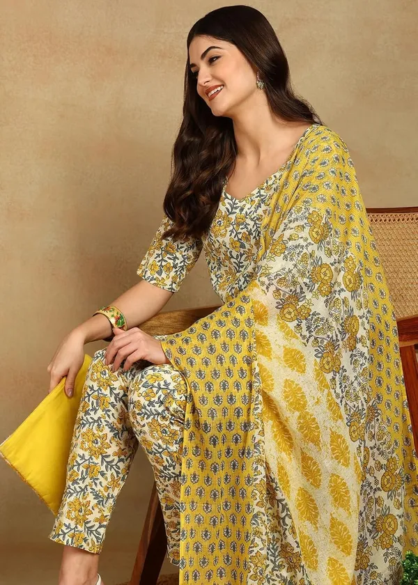 Women_Floral_Print_Kurta_Pant_Dupatta_Set