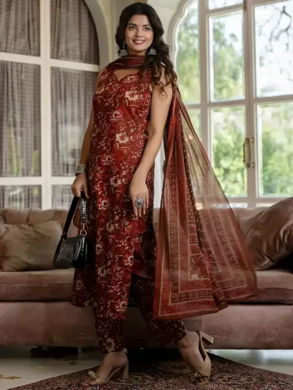 Sleeveless_Maroon_Kurti_Pant_Set_with_Duppatta