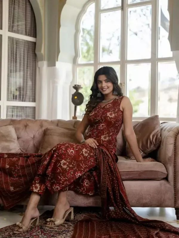 Sleeveless_Maroon_Kurti_Pant_Set_with_Duppatta