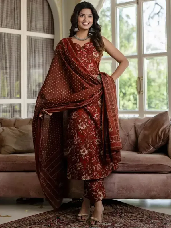 Sleeveless_Maroon_Kurti_Pant_Set_with_Duppatta