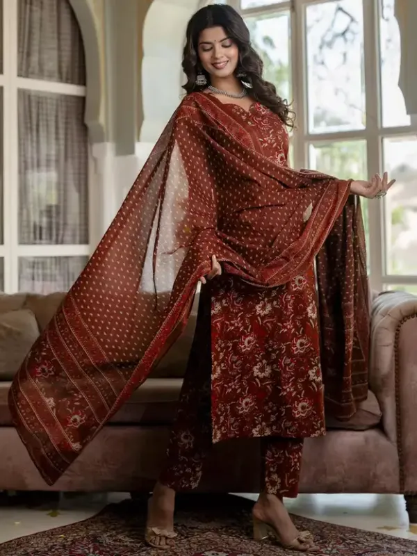 Sleeveless_Maroon_Kurti_Pant_Set_with_Duppatta
