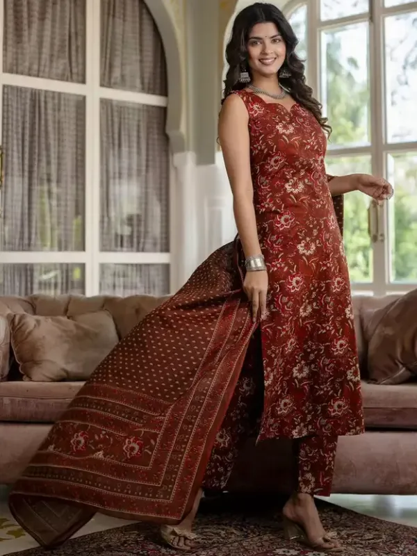 Sleeveless_Maroon_Kurti_Pant_Set_with_Duppatta