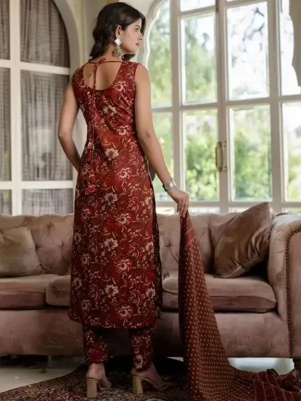 Sleeveless_Maroon_Kurti_Pant_Set_with_Duppatta