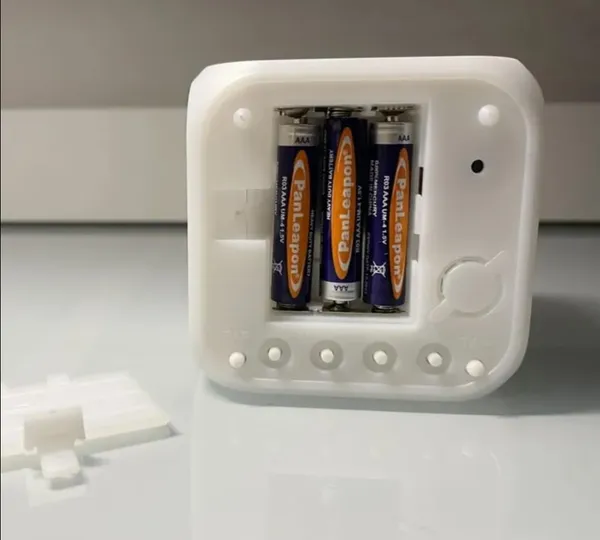 White_Plastic_Alarm_Clock_For_Home